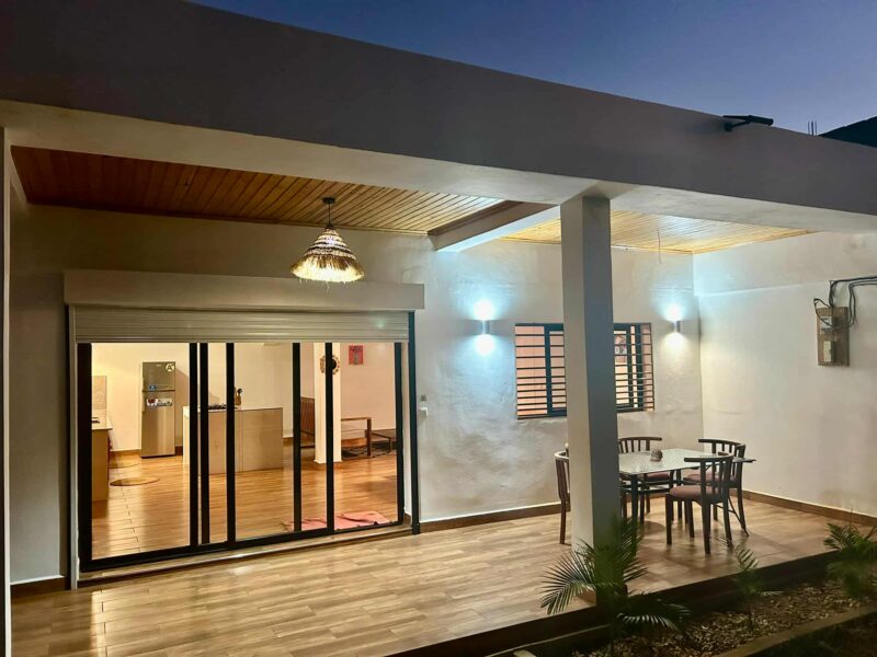 Maison meublée avec Wi-Fi à Soafeno