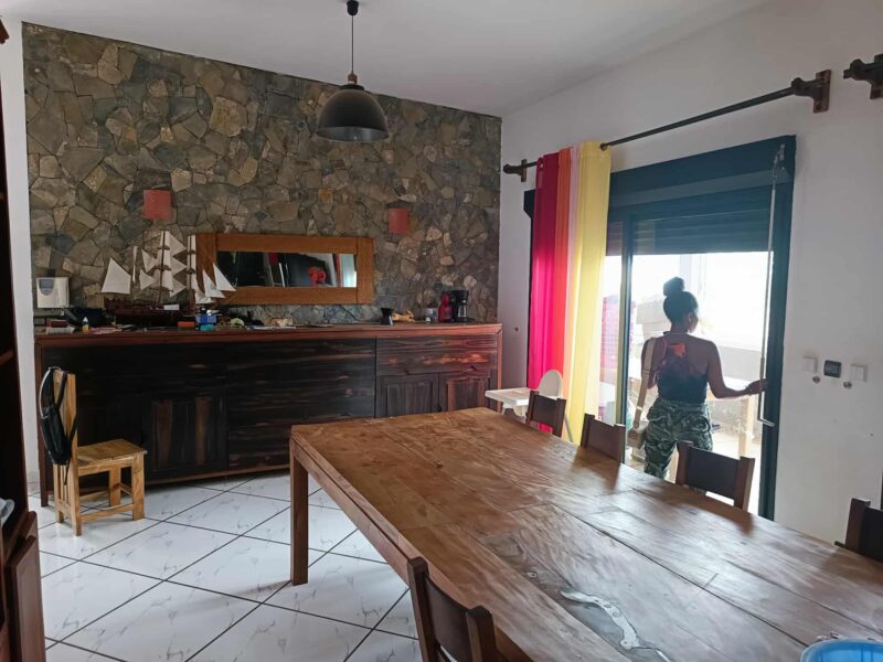Appartement de 4 chambres - Eau et électricité non stop