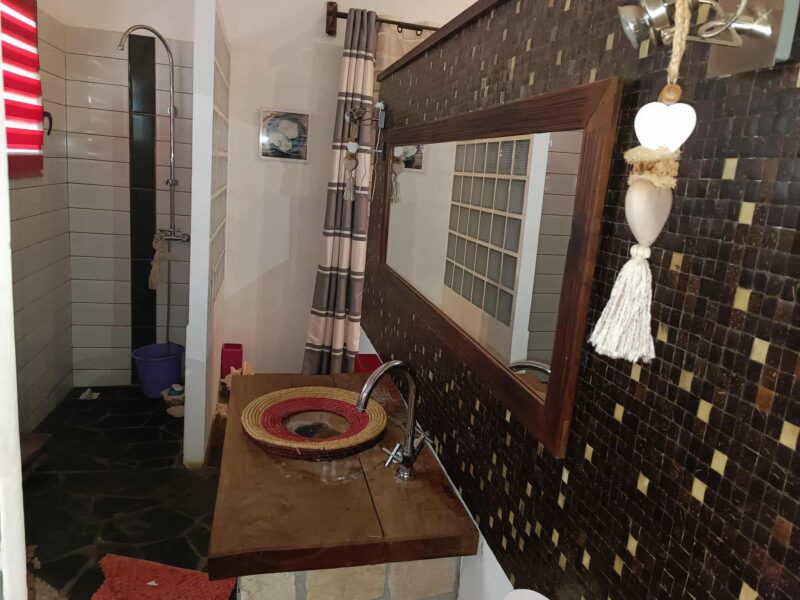 Appartement de 4 chambres - Eau et électricité non stop
