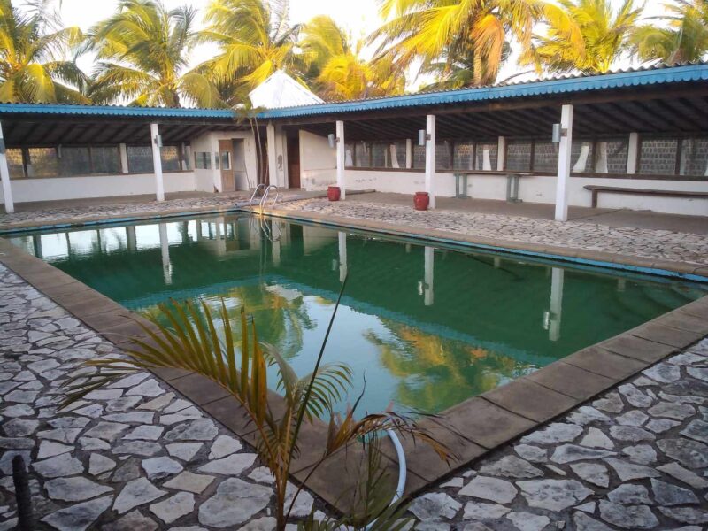 Domaine de 250m2 bâti, terrain de 6000 m2