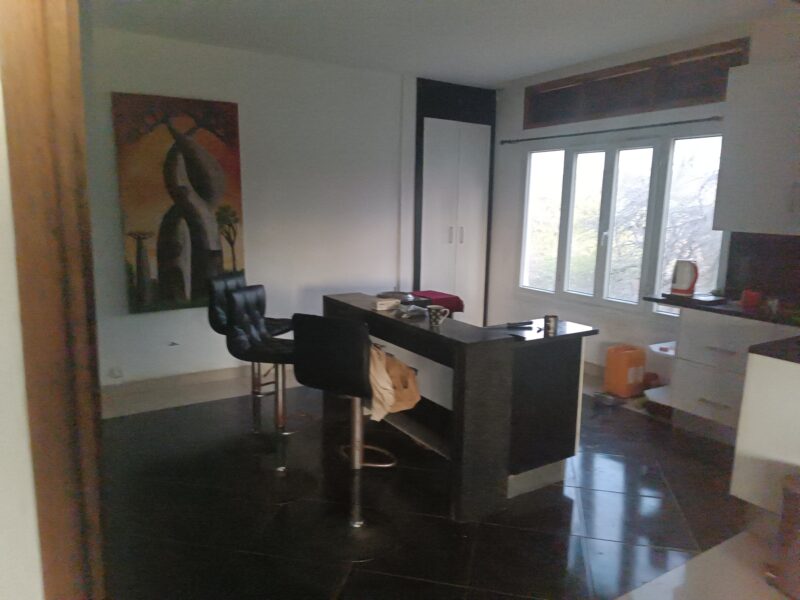 Domaine de 250m2 bâti, terrain de 6000 m2