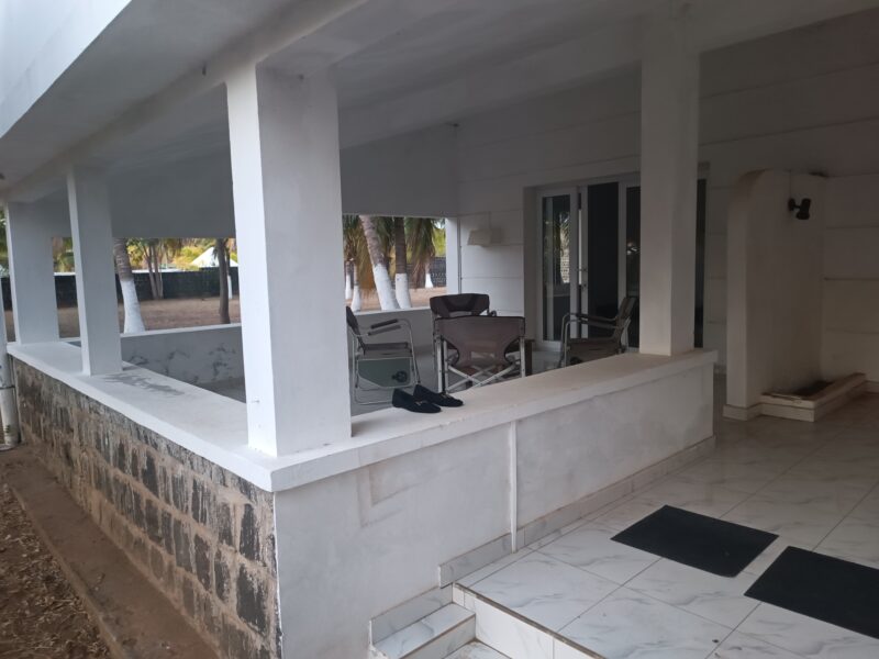 Domaine de 250m2 bâti, terrain de 6000 m2