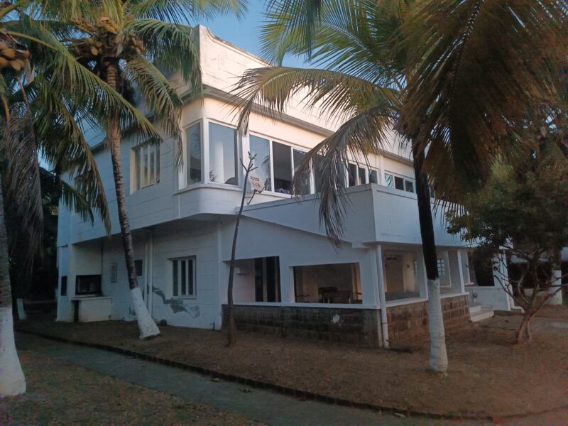 Domaine de 250m2 bâti, terrain de 6000 m2