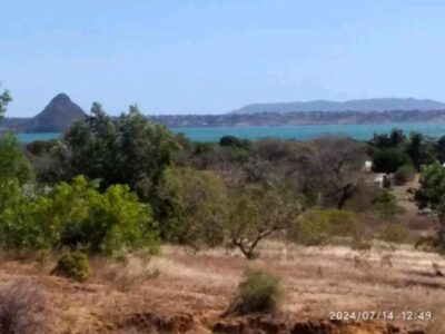Terrain avec accès véhicule face pain de sucre